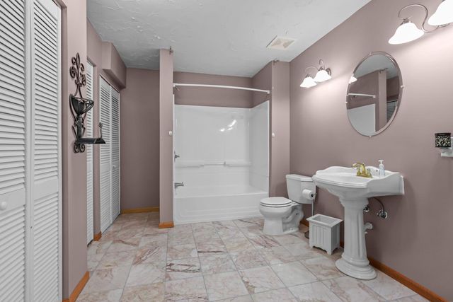 6600 Founders Parkway, Brooklyn Park, MN 55445