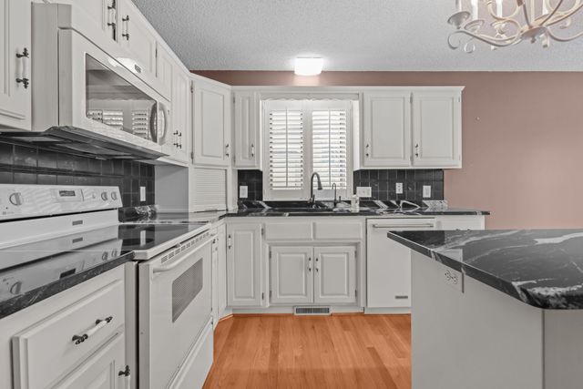 6600 Founders Parkway, Brooklyn Park, MN 55445