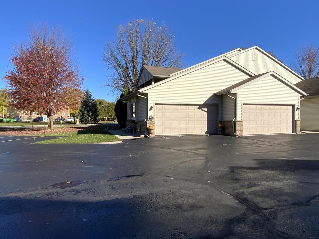 976 ROSELAND DRIVE #2, Kewaskum, WI 53040