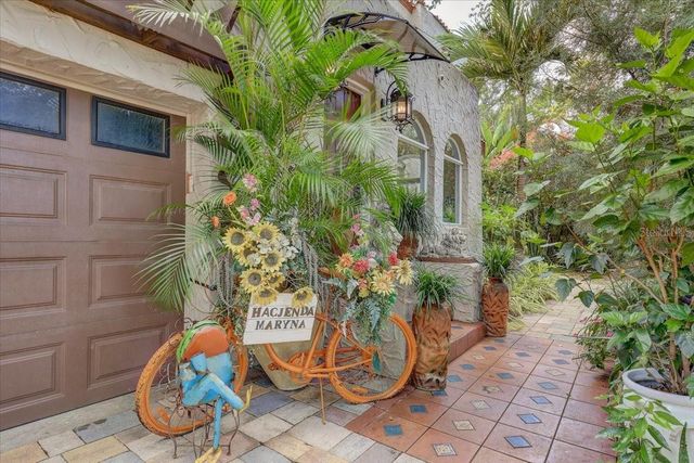 325 49TH STREET N, St Petersburg, FL 33710