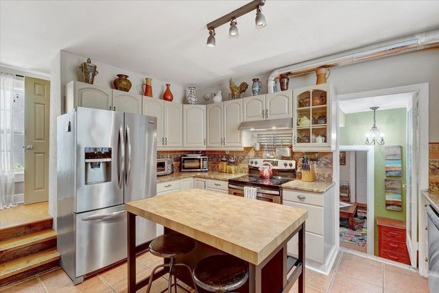 325 49TH STREET N, St Petersburg, FL 33710