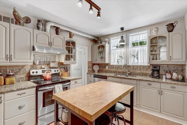 325 49TH STREET N, St Petersburg, FL 33710