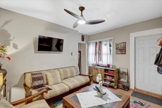 325 49TH STREET N, St Petersburg, FL 33710