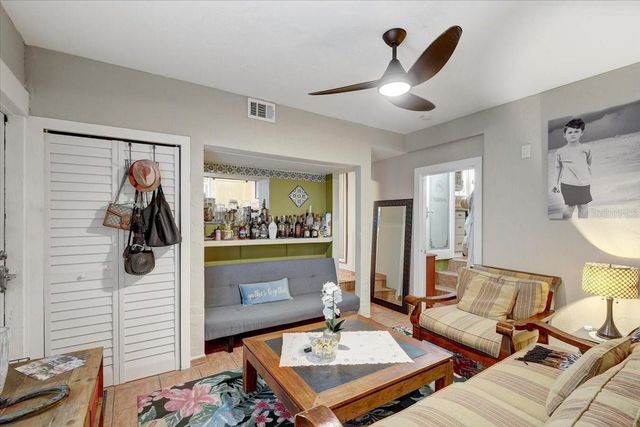 325 49TH STREET N, St Petersburg, FL 33710