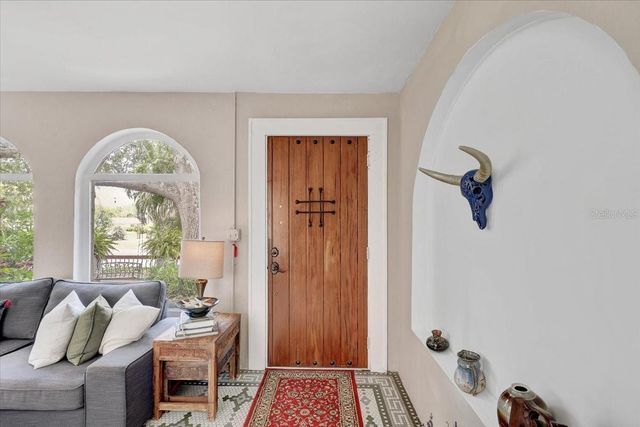 325 49TH STREET N, St Petersburg, FL 33710