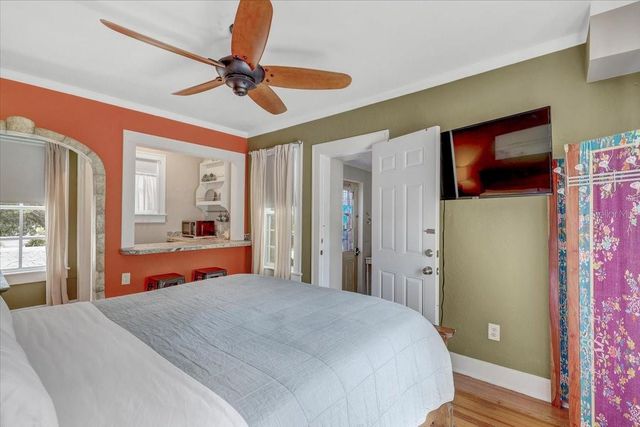 325 49TH STREET N, St Petersburg, FL 33710