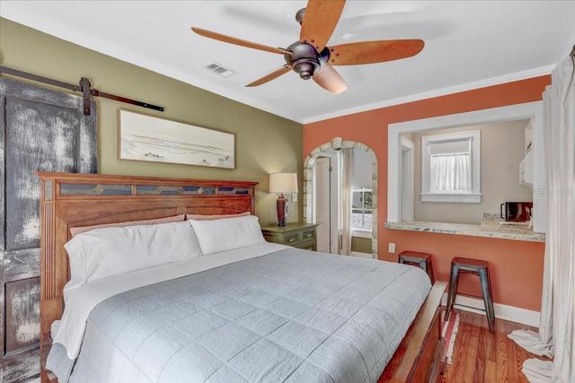 325 49TH STREET N, St Petersburg, FL 33710