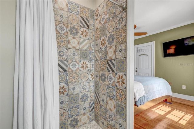 325 49TH STREET N, St Petersburg, FL 33710