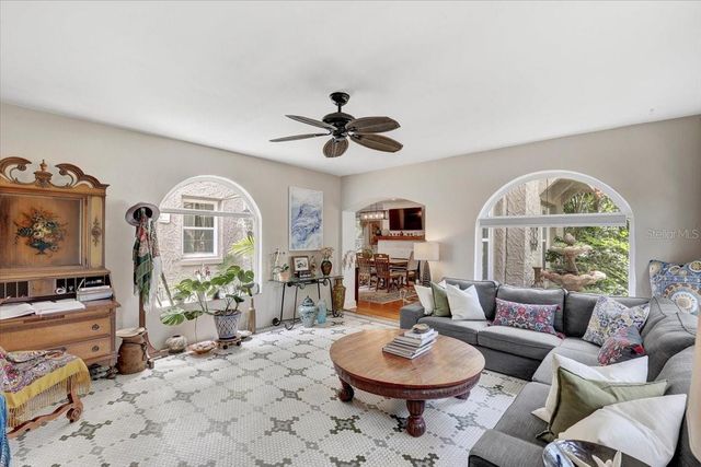 325 49TH STREET N, St Petersburg, FL 33710