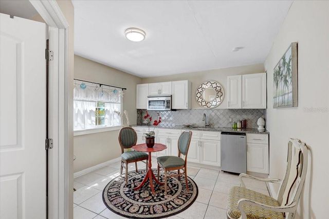 325 49TH STREET N, St Petersburg, FL 33710