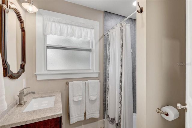 325 49TH STREET N, St Petersburg, FL 33710