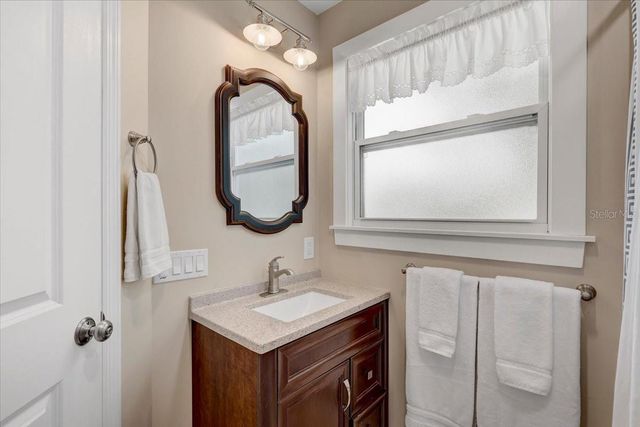325 49TH STREET N, St Petersburg, FL 33710