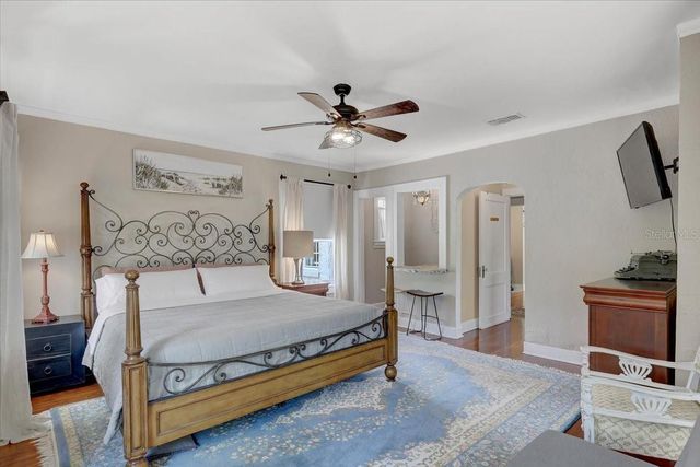 325 49TH STREET N, St Petersburg, FL 33710