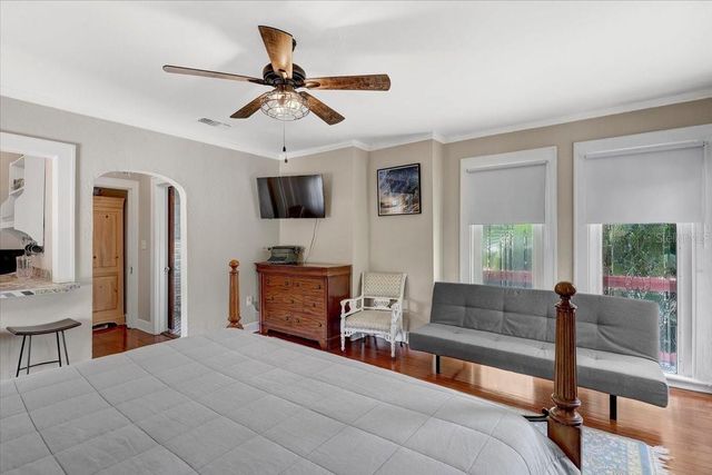 325 49TH STREET N, St Petersburg, FL 33710