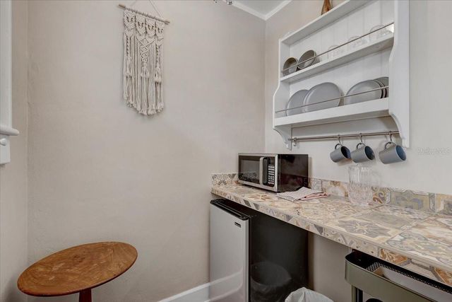 325 49TH STREET N, St Petersburg, FL 33710