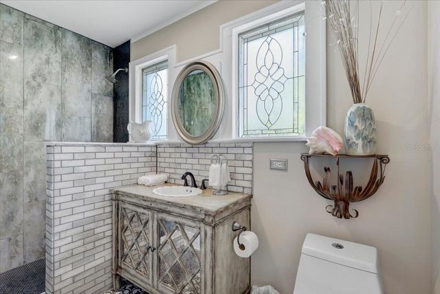 325 49TH STREET N, St Petersburg, FL 33710