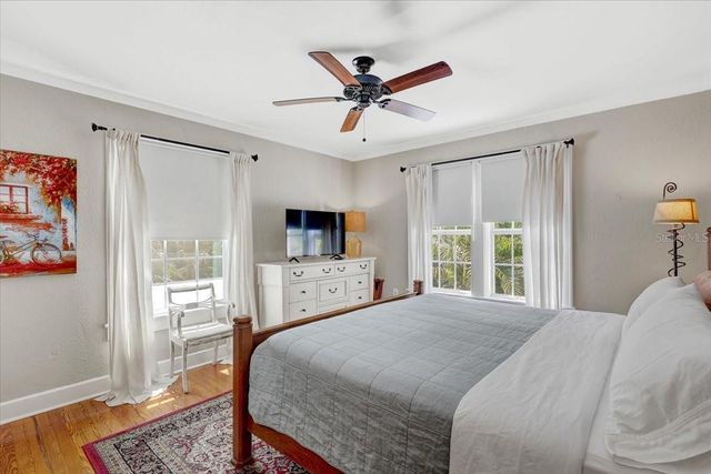 325 49TH STREET N, St Petersburg, FL 33710
