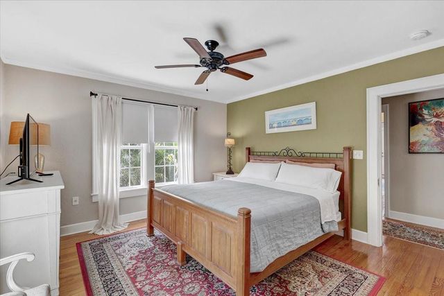 325 49TH STREET N, St Petersburg, FL 33710