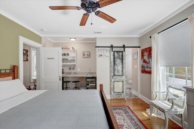 325 49TH STREET N, St Petersburg, FL 33710