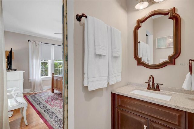 325 49TH STREET N, St Petersburg, FL 33710