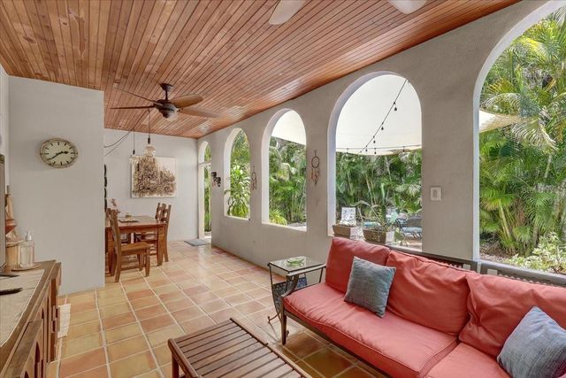 325 49TH STREET N, St Petersburg, FL 33710