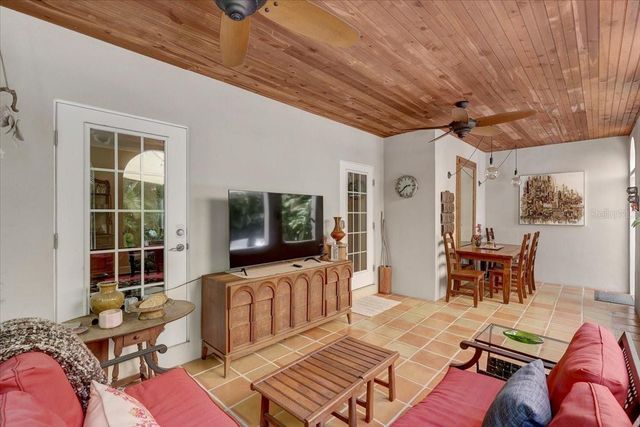 325 49TH STREET N, St Petersburg, FL 33710