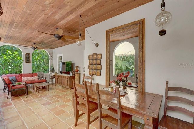 325 49TH STREET N, St Petersburg, FL 33710