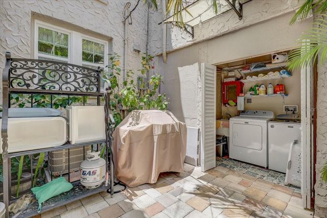 325 49TH STREET N, St Petersburg, FL 33710