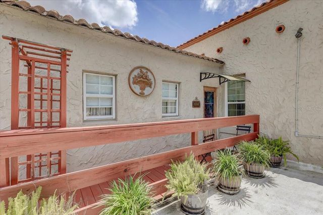 325 49TH STREET N, St Petersburg, FL 33710