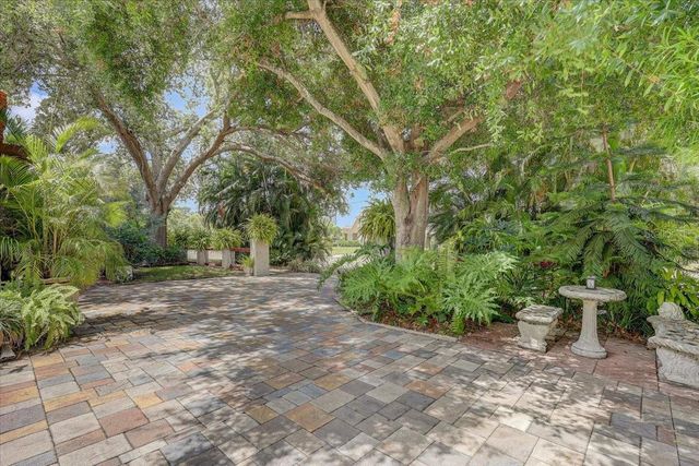 325 49TH STREET N, St Petersburg, FL 33710