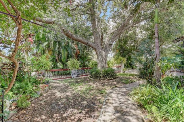 325 49TH STREET N, St Petersburg, FL 33710