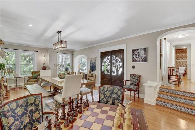 325 49TH STREET N, St Petersburg, FL 33710