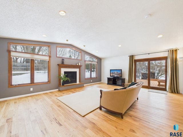 4312 S Ash Grove Ave Avenue, Sioux Falls, SD 57103