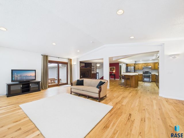 4312 S Ash Grove Ave Avenue, Sioux Falls, SD 57103