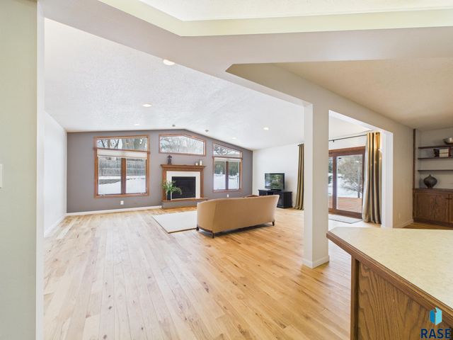 4312 S Ash Grove Ave Avenue, Sioux Falls, SD 57103