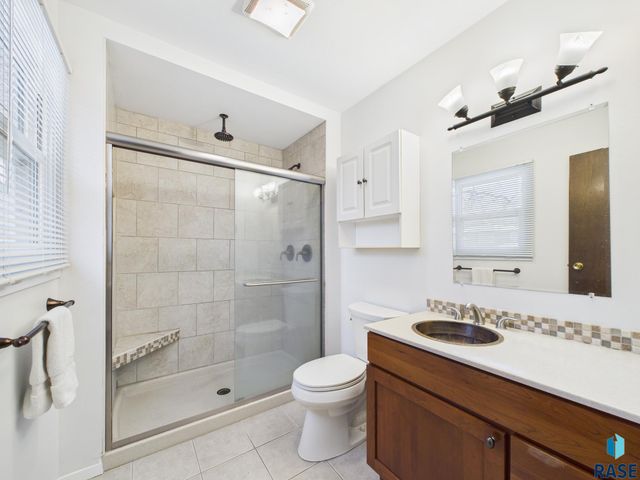 4312 S Ash Grove Ave Avenue, Sioux Falls, SD 57103