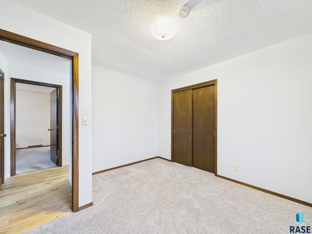 4312 S Ash Grove Ave Avenue, Sioux Falls, SD 57103