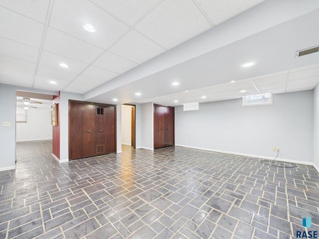 4312 S Ash Grove Ave Avenue, Sioux Falls, SD 57103