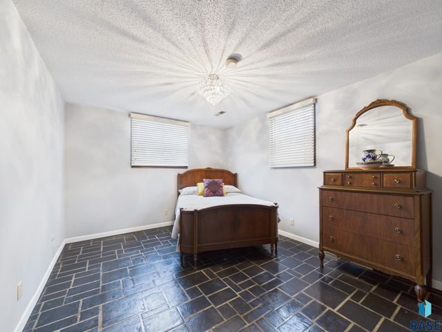 4312 S Ash Grove Ave Avenue, Sioux Falls, SD 57103