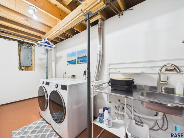 4312 S Ash Grove Ave Avenue, Sioux Falls, SD 57103