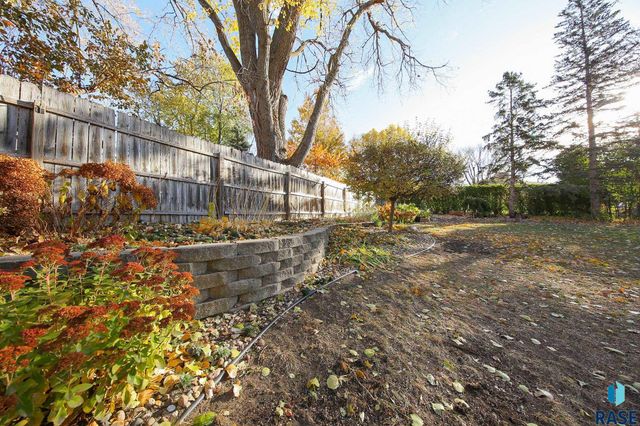 4312 S Ash Grove Ave Avenue, Sioux Falls, SD 57103