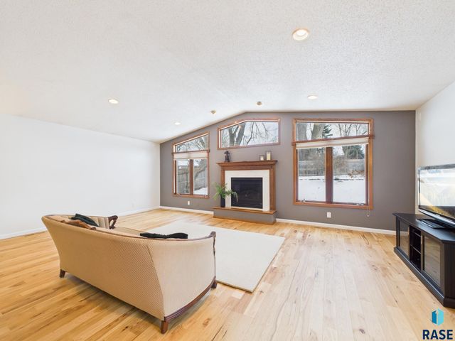 4312 S Ash Grove Ave Avenue, Sioux Falls, SD 57103