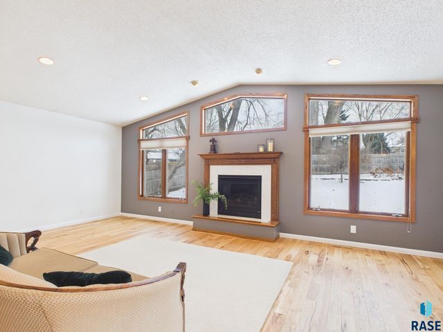 4312 S Ash Grove Ave Avenue, Sioux Falls, SD 57103