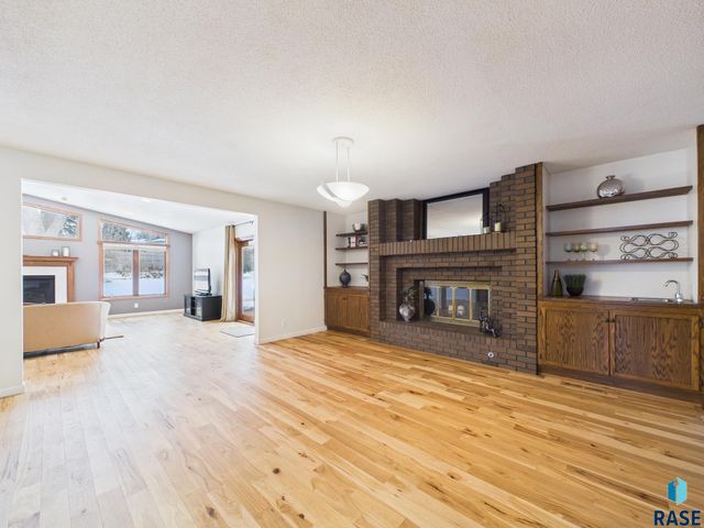 4312 S Ash Grove Ave Avenue, Sioux Falls, SD 57103