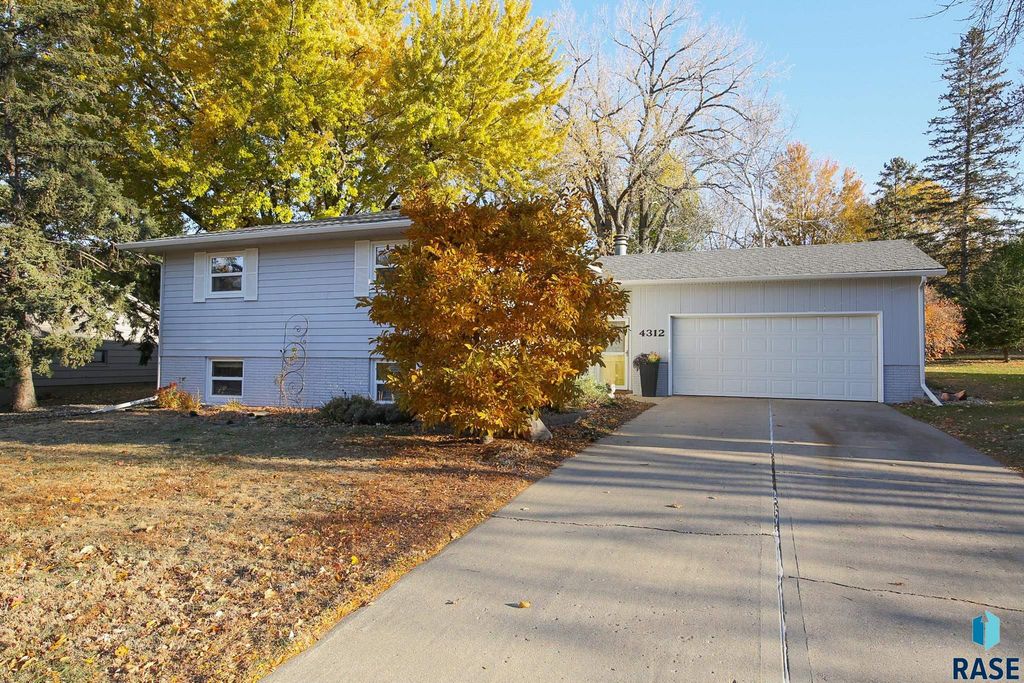 4312 S Ash Grove Ave Avenue, Sioux Falls, SD 57103