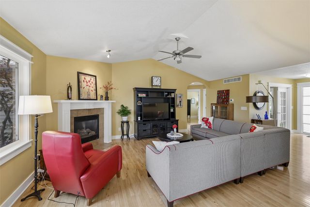 4315 127th Street, Urbandale, IA 50323