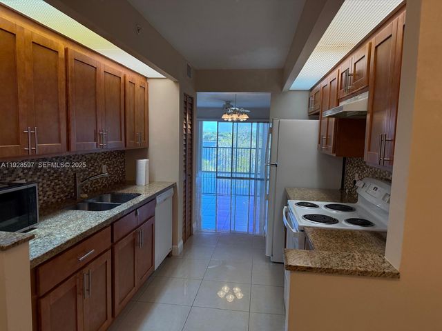 1201 SW 141st Ave 304J, Pembroke Pines, FL 33027