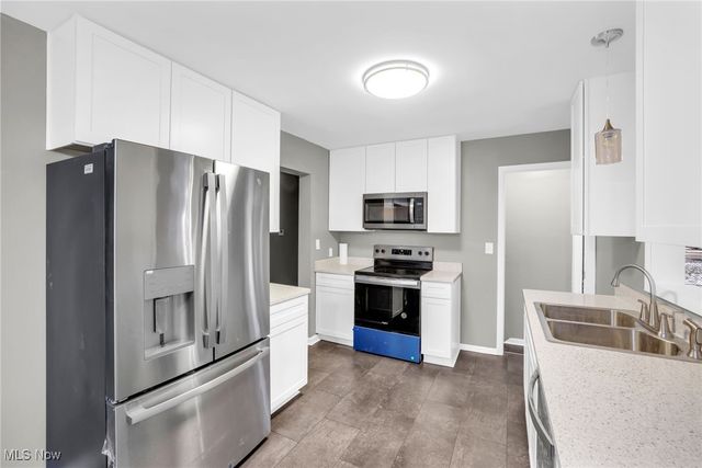 3930 Wadsworth Road, Barberton, OH 44203