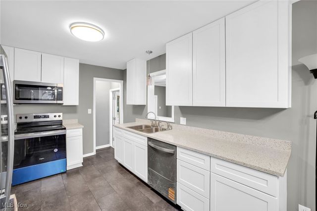 3930 Wadsworth Road, Barberton, OH 44203