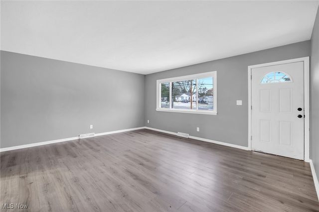 3930 Wadsworth Road, Barberton, OH 44203